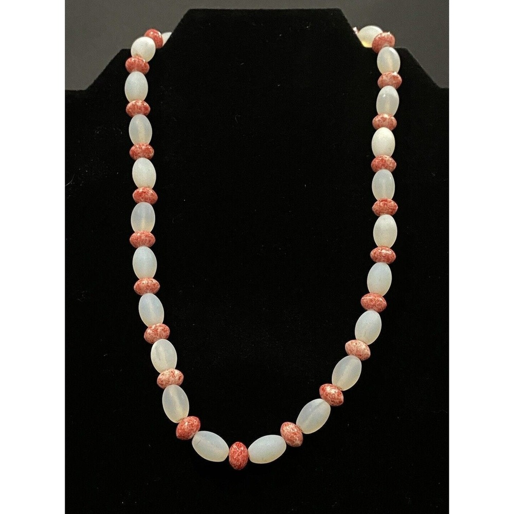 Vintage Frosted White and Terracotta Pink Beaded Necklace 20 Inch Lobster Clasp